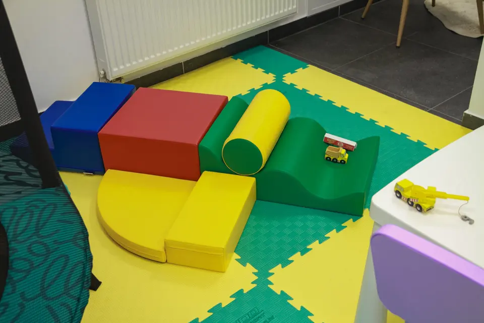 Šareni mekani poligon i igračke